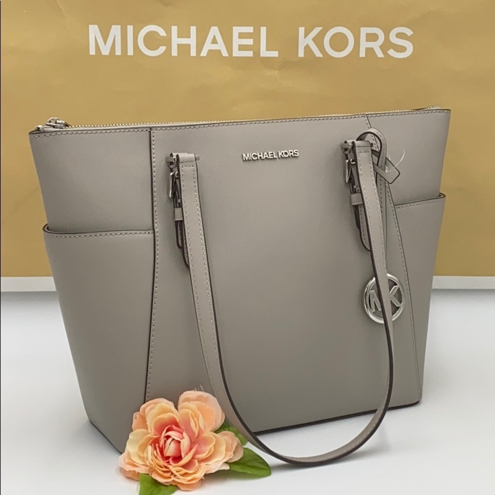 MICHAEL KORS CHARLOTTE LARGE TZ TOTE PEARL GREY - Picture 3 of 16